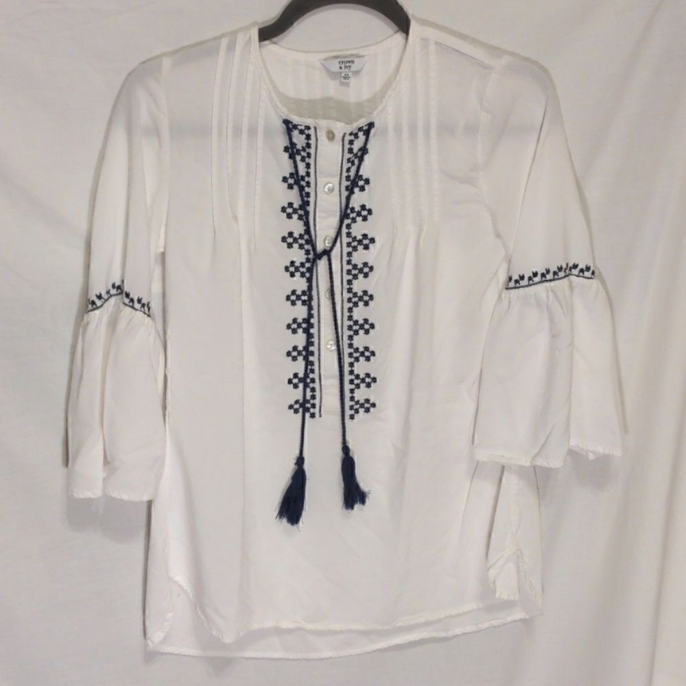 Crown & Ivy Top